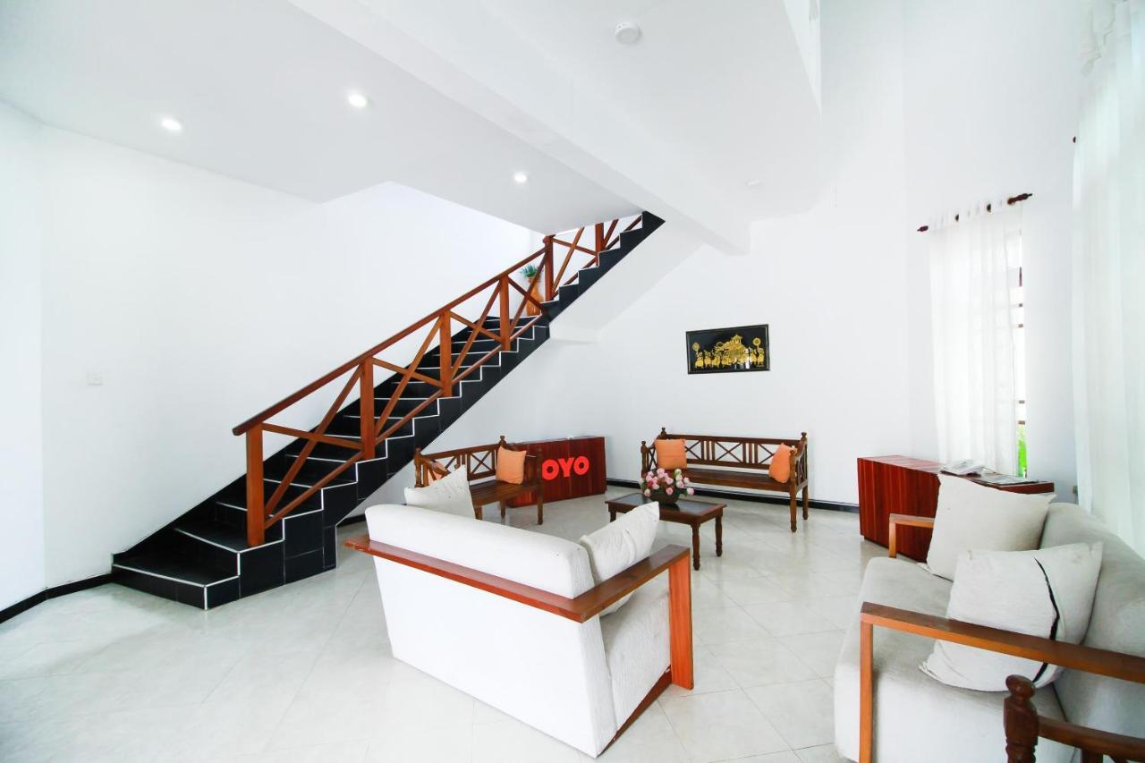 Hotel By The C Uswetakeiyawa Dış mekan fotoğraf