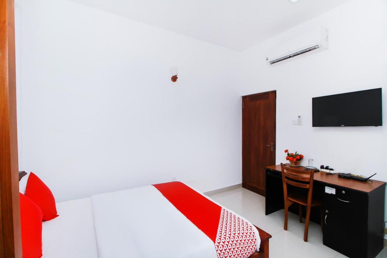 Hotel By The C Uswetakeiyawa Dış mekan fotoğraf